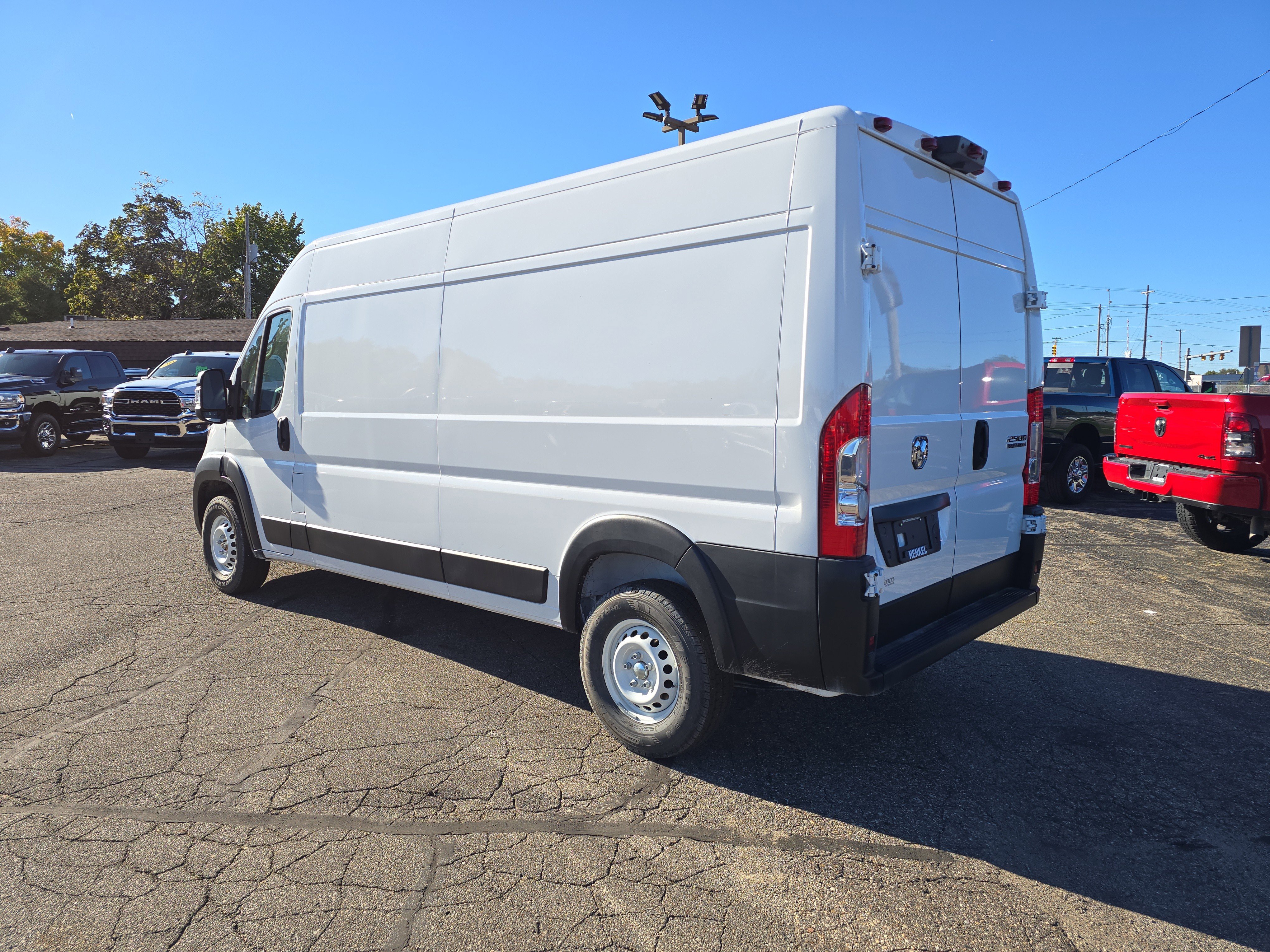 Used 2025 RAM ProMaster 2500 w/ Storage Group image 3