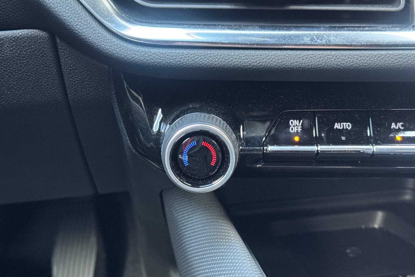 Used 2026 Chevrolet Equinox EV LT FWD image 29