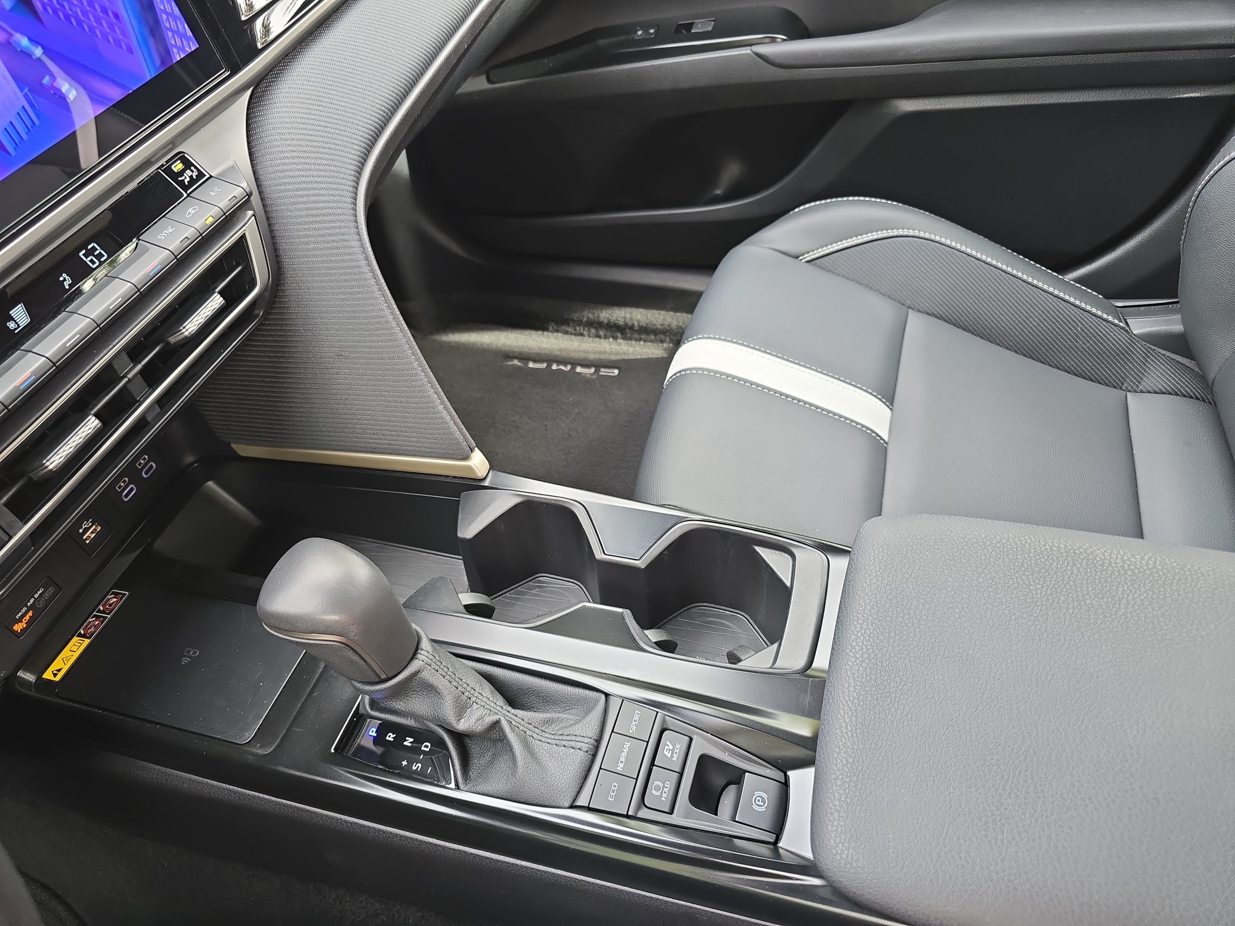 Used 2025 Toyota Camry SE w/ Multimedia Upgrade Package FWD image 23