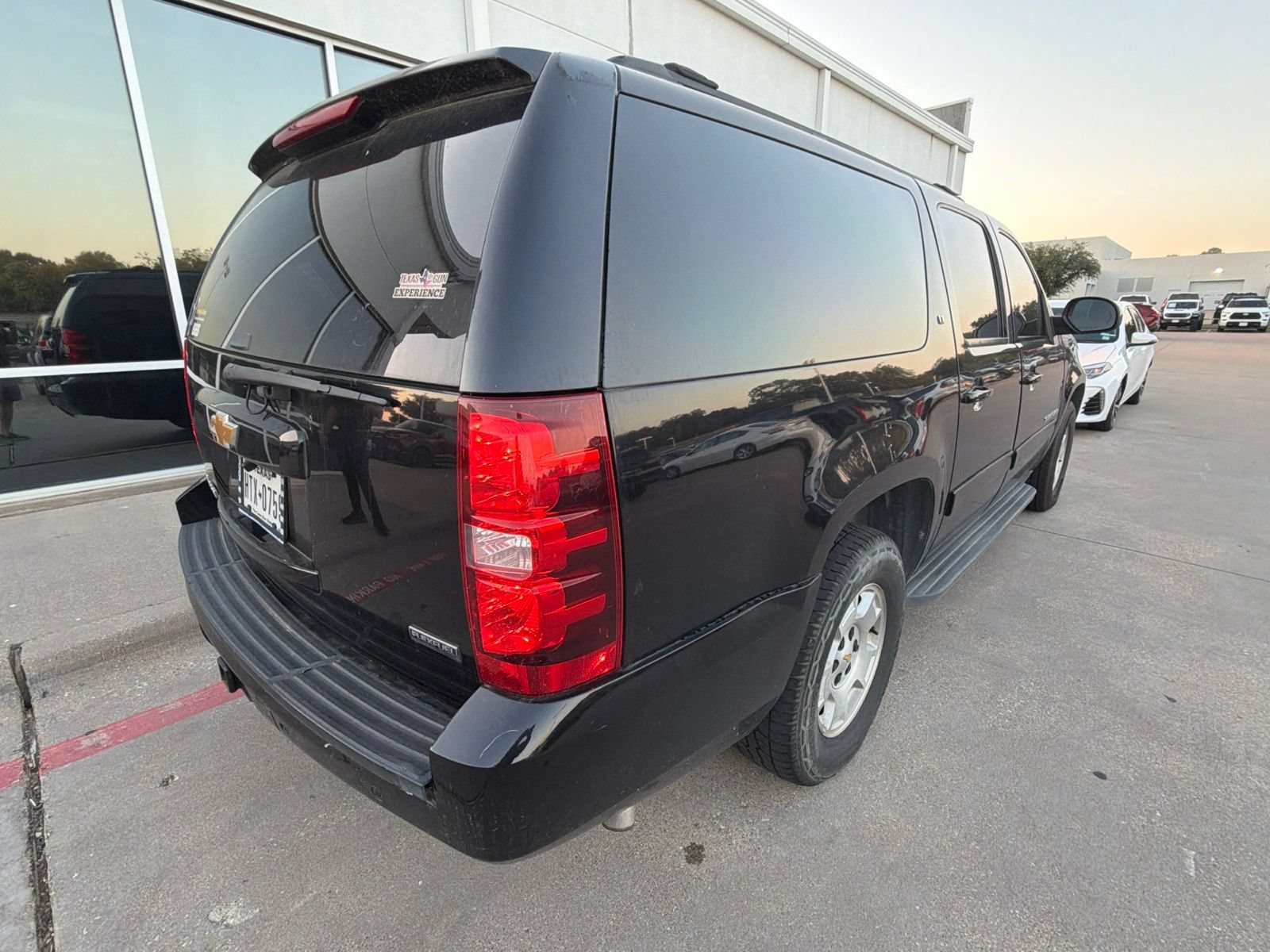 Used 2012 Chevrolet Suburban LT w/ Luxury Package RWD image 5