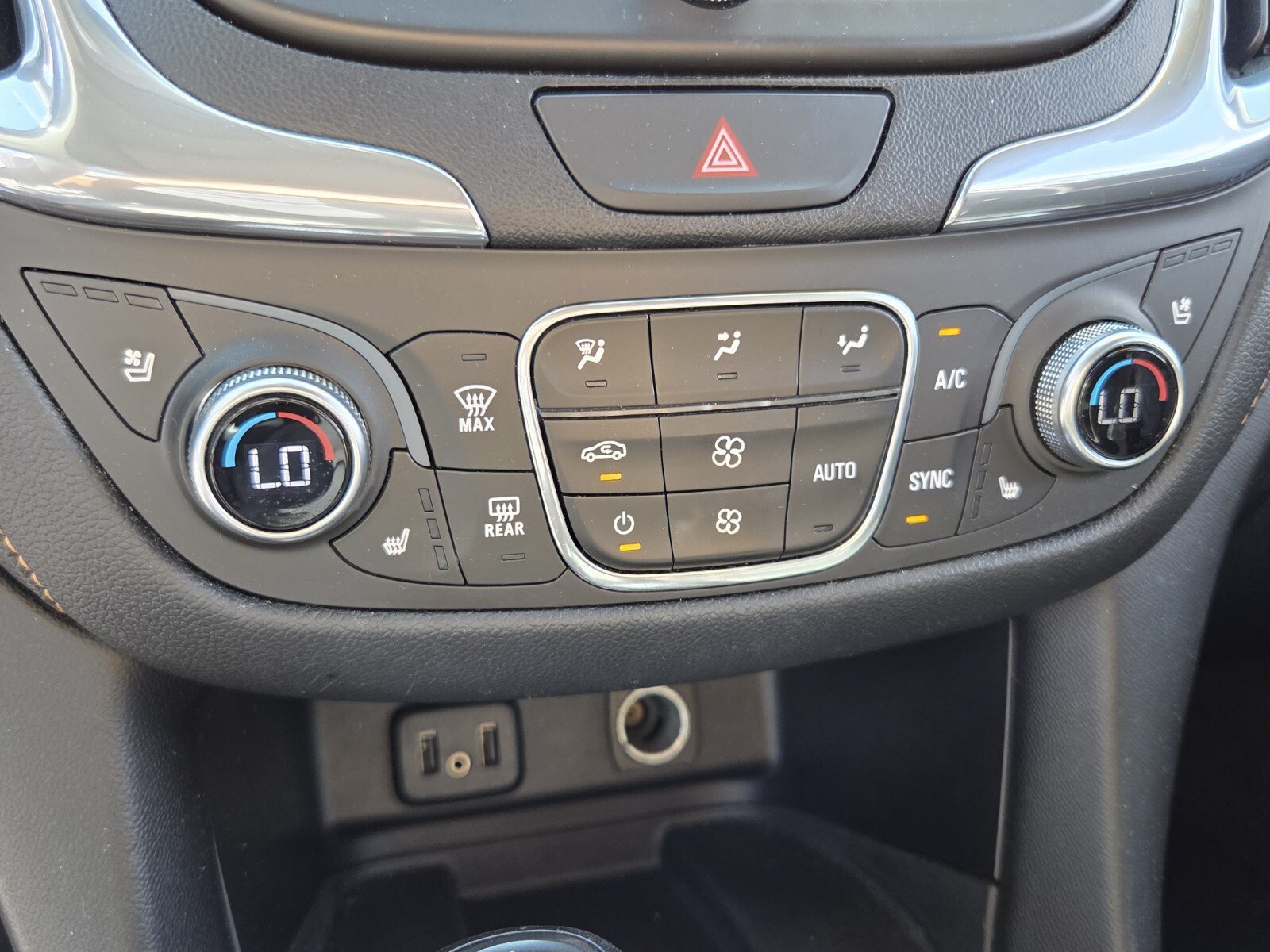 Certified 2018 Chevrolet Equinox Premier FWD image 28