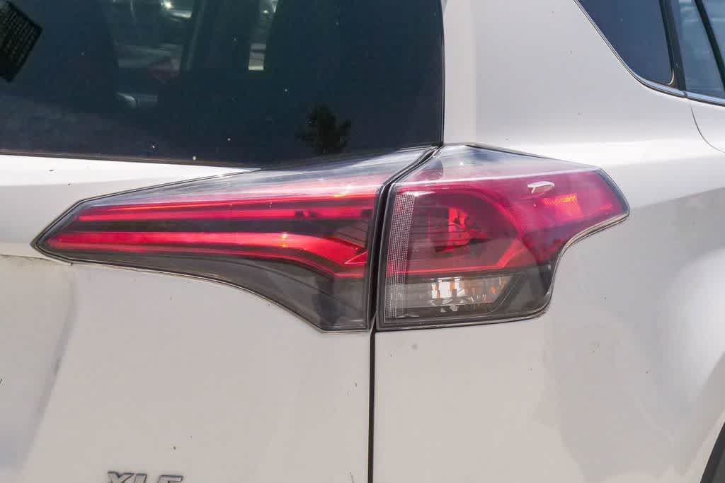 Used 2018 Toyota RAV4 XLE AWD/4WD image 10