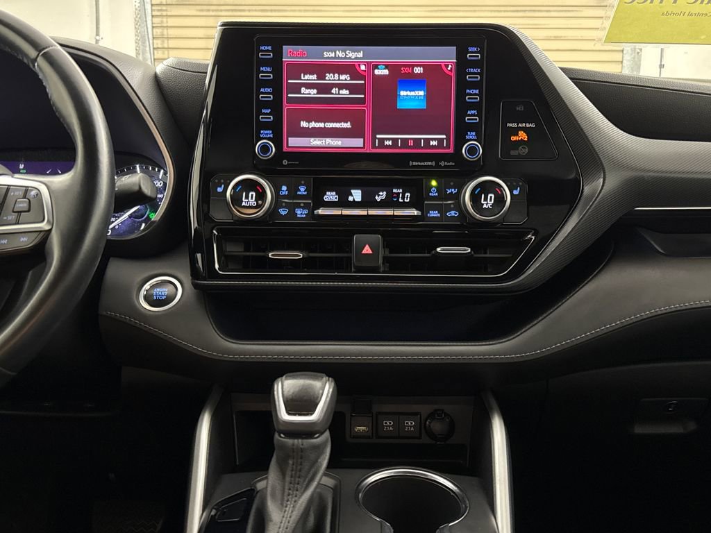 Used 2021 Toyota Highlander XSE FWD image 17