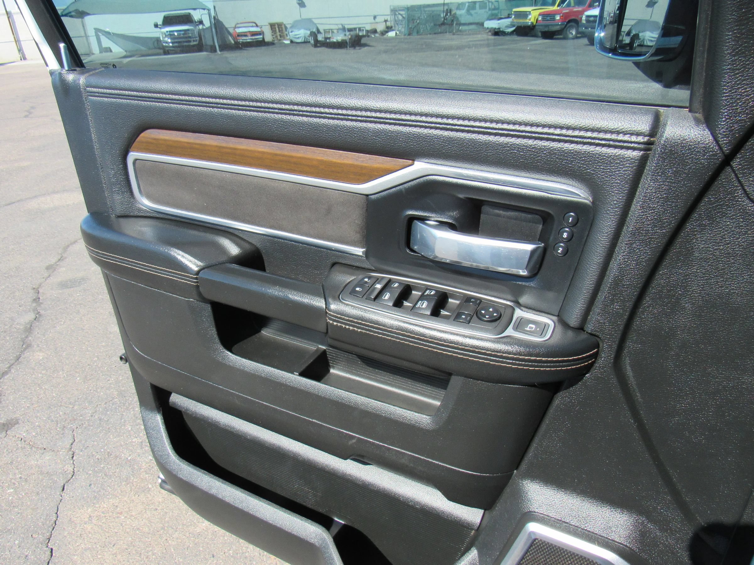 Used 2022 RAM 3500 Laramie AWD/4WD image 16