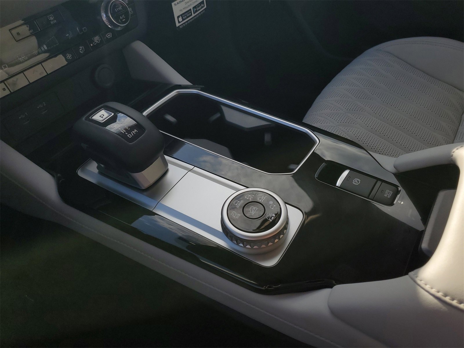 New 2025 Mitsubishi Outlander SEL image 19