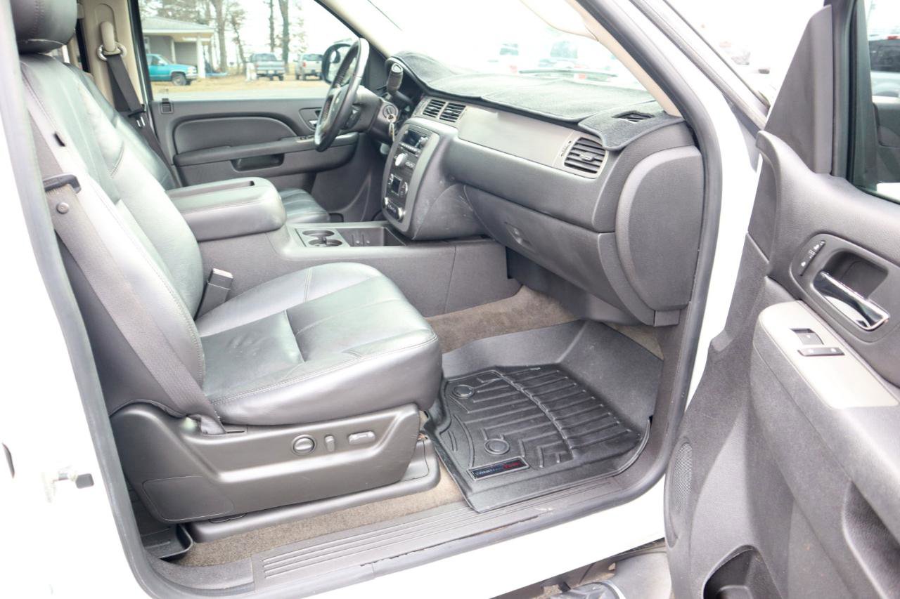 Used 2010 Chevrolet Suburban LT w/ Luxury Package AWD/4WD image 17