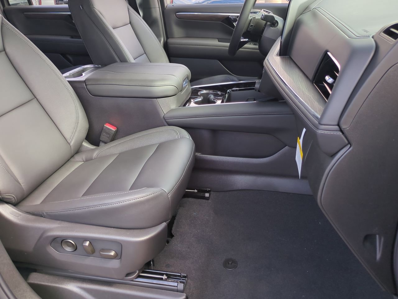 New 2026 Chevrolet Suburban Z71 w/ Comfort Package image 28