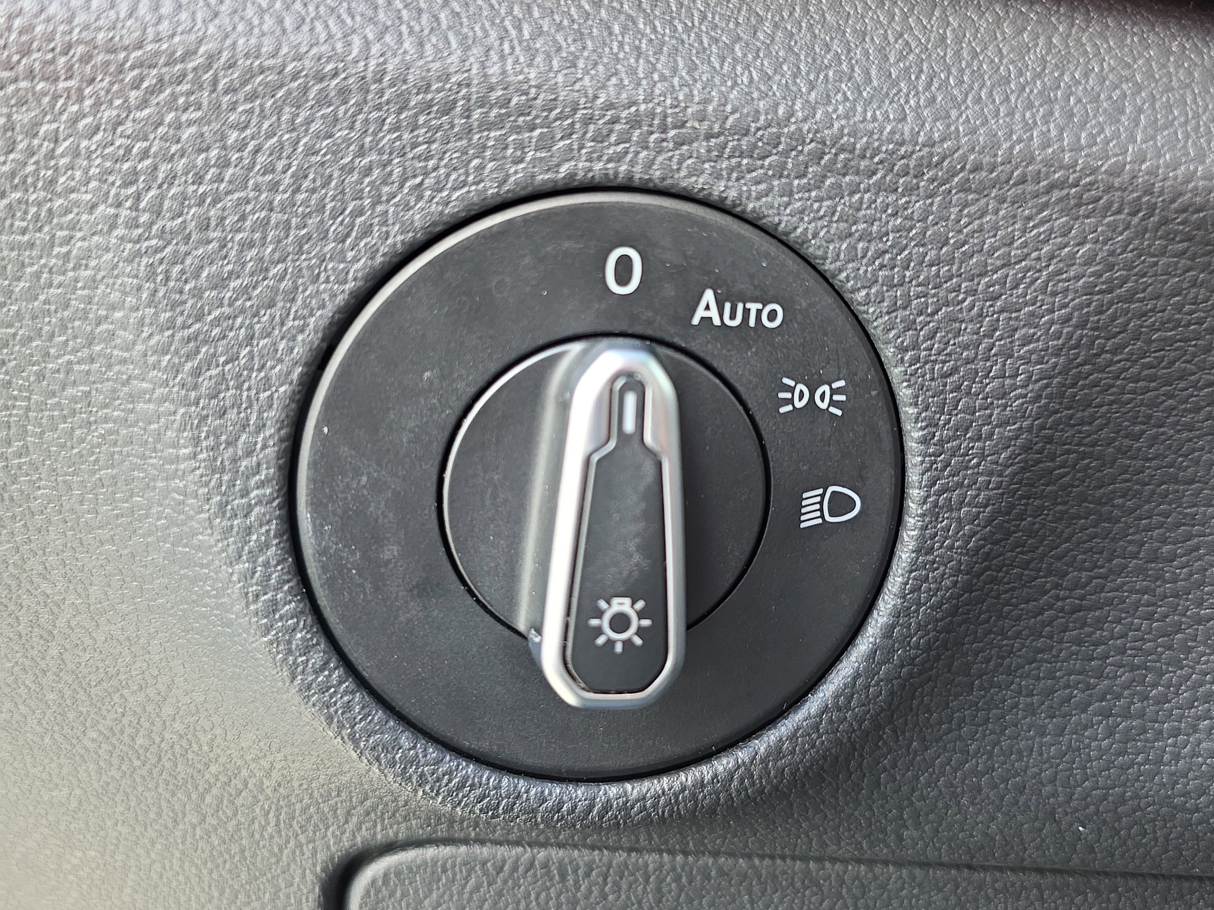 Used 2024 Volkswagen Jetta SE image 64