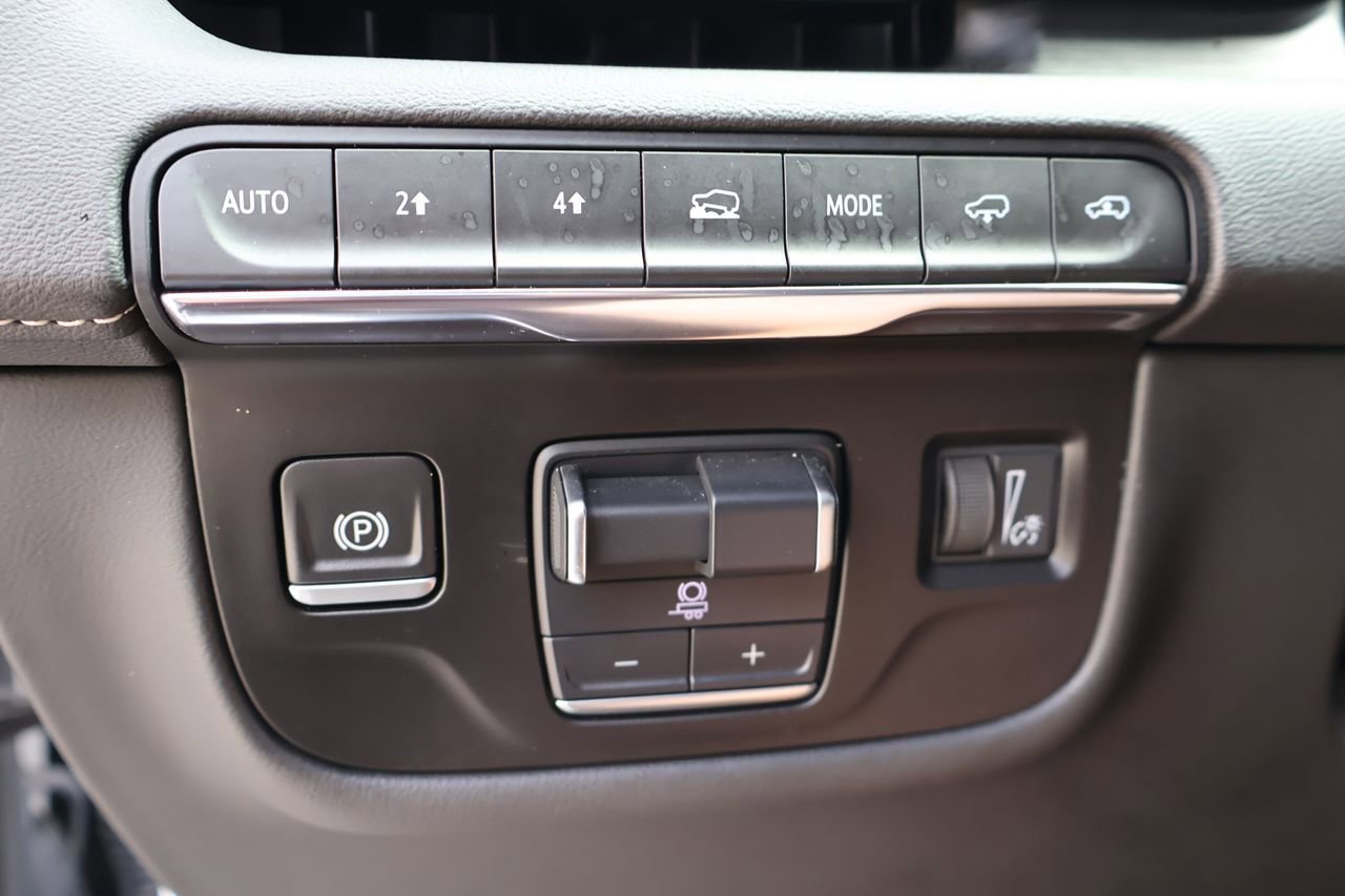 Certified 2024 Cadillac Escalade Premium Luxury w/ Performance Package AWD/4WD image 22