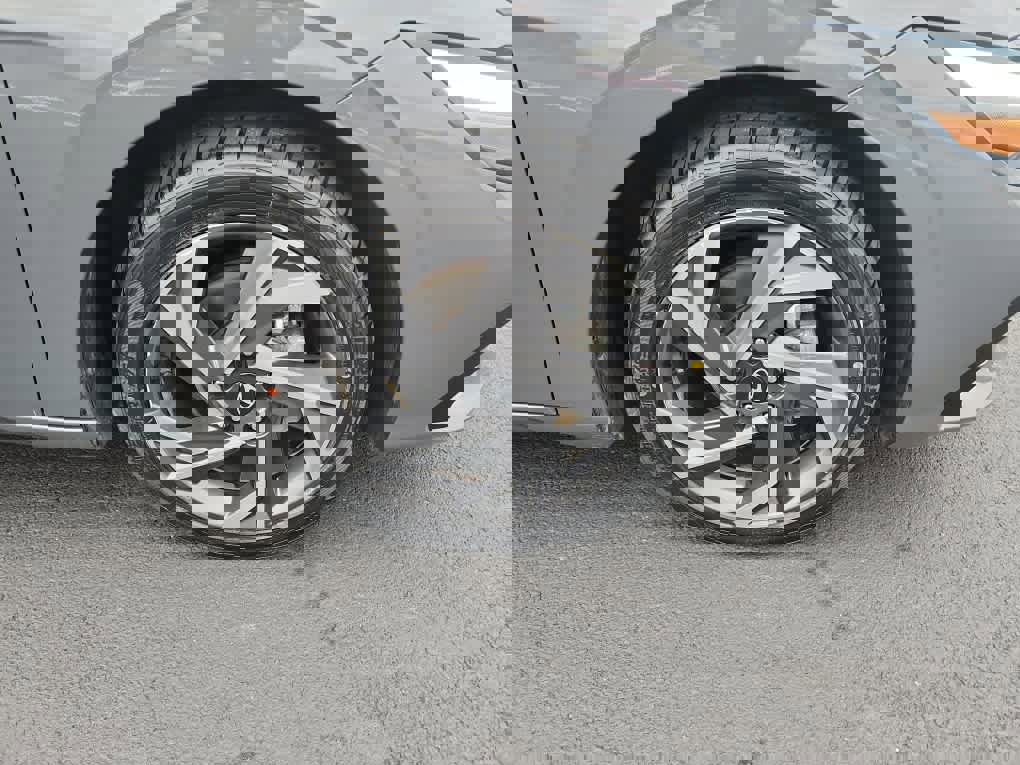 Used 2024 Hyundai Elantra SEL w/ Convenience Package image 9