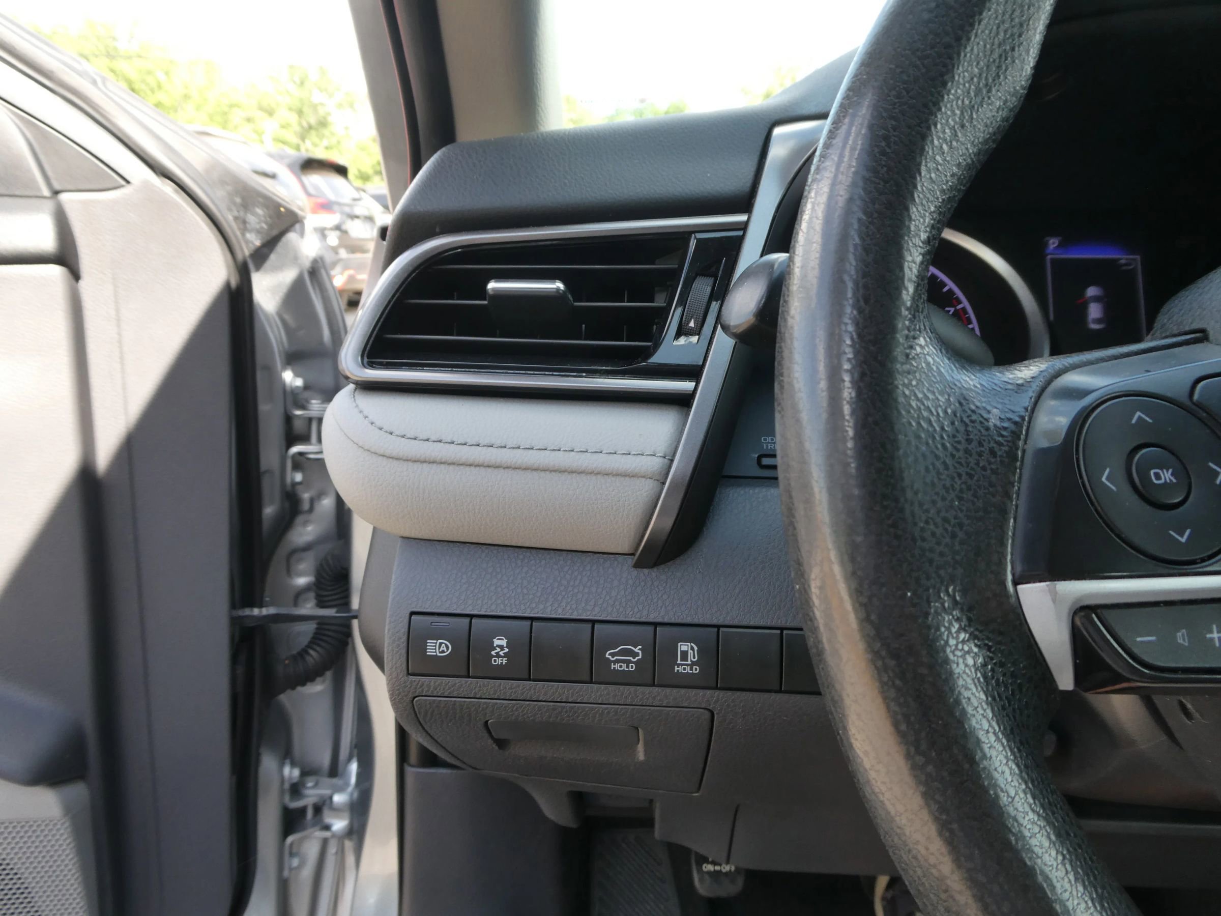 Used 2022 Toyota Camry LE FWD image 16