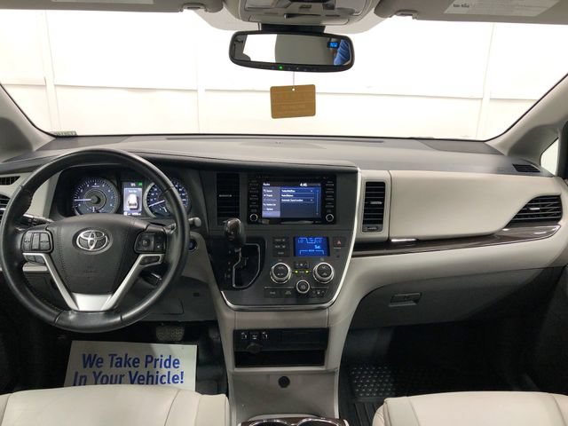 Used 2019 Toyota Sienna XLE FWD image 14