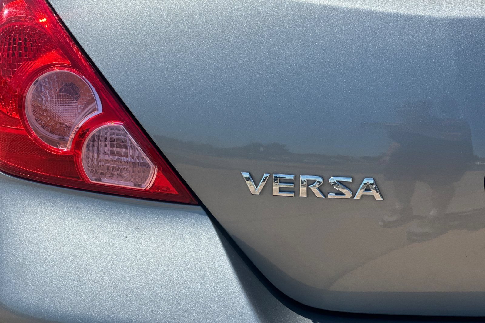 Used 2012 Nissan Versa 1.8 S FWD image 30