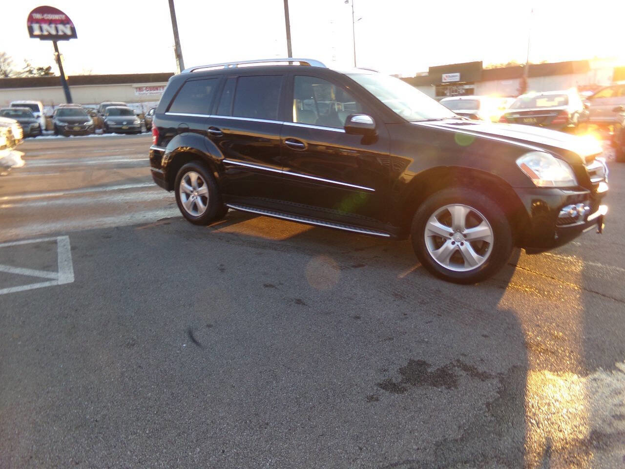 Used 2010 Mercedes-Benz GL 450 4MATIC w/ Premium 1 Pkg image 3