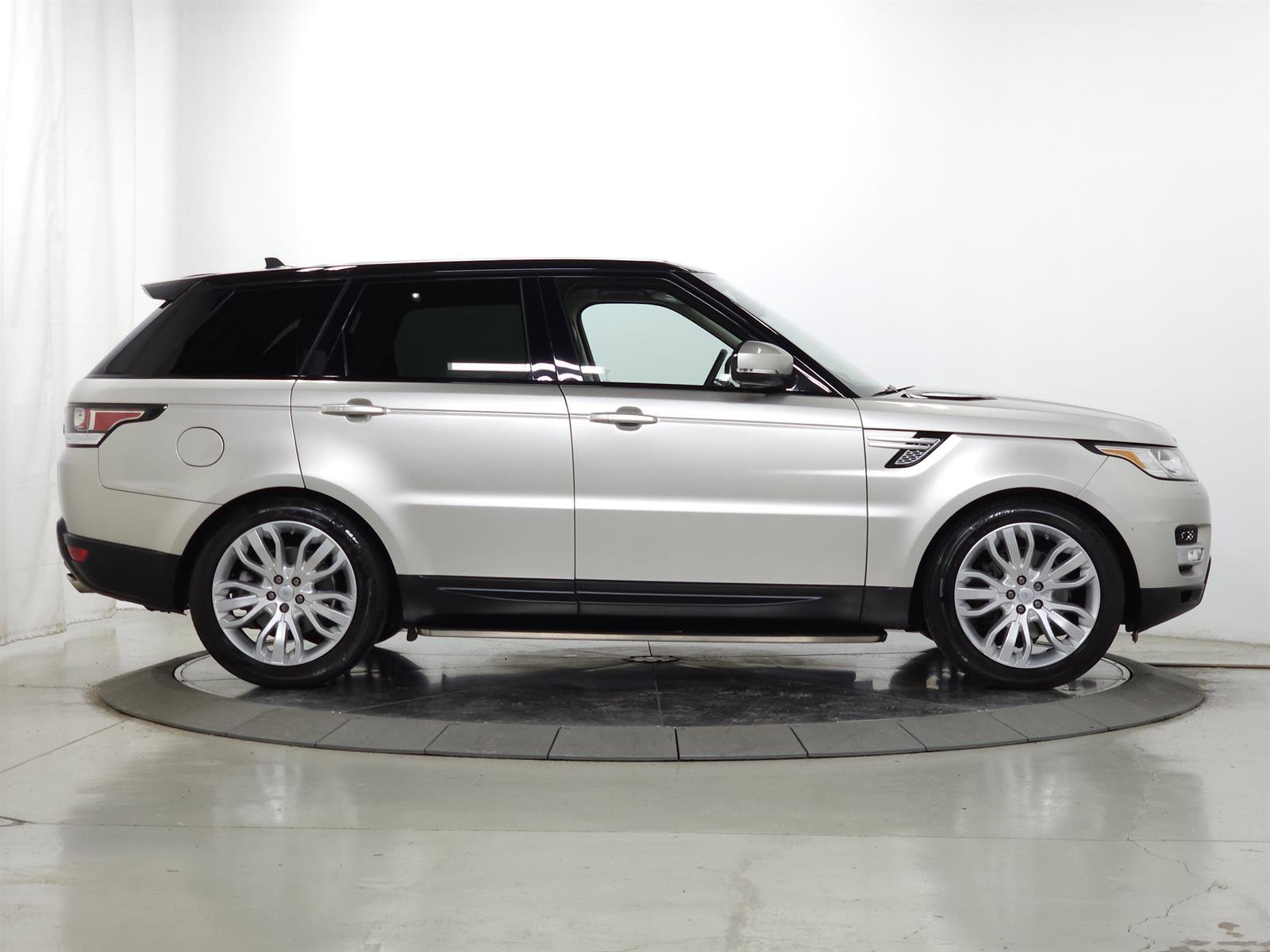 Used 2016 Land Rover Range Rover Sport HSE image 10