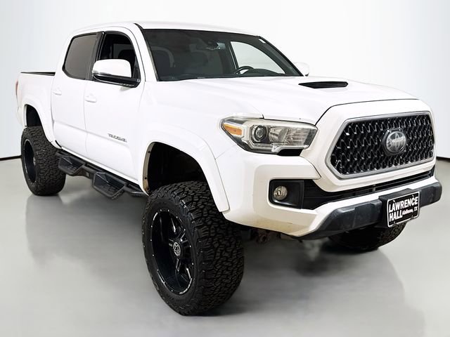 Used 2018 Toyota Tacoma TRD Sport AWD/4WD image 3