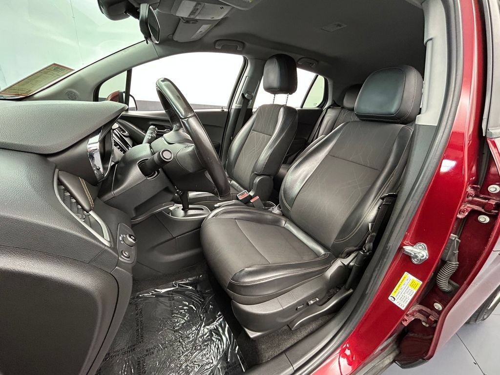 Used 2021 Chevrolet Trax LT w/ LT Convenience Package FWD image 42