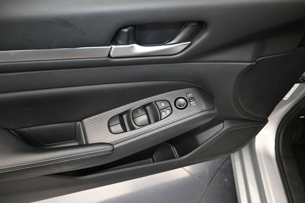 Certified 2022 Nissan Altima 2.5 SV FWD image 11