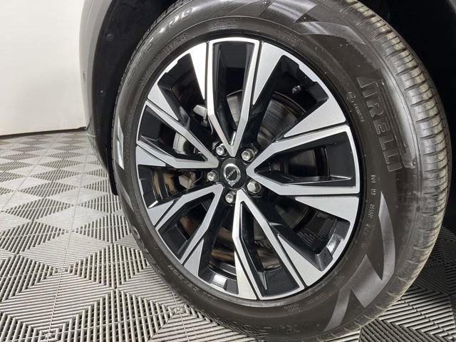 Used 2023 Volvo XC60 B5 Plus w/ Protection Package Premier FWD image 12