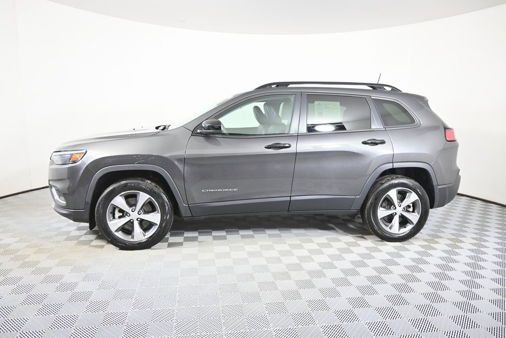 Used 2022 Jeep Cherokee Limited image 2