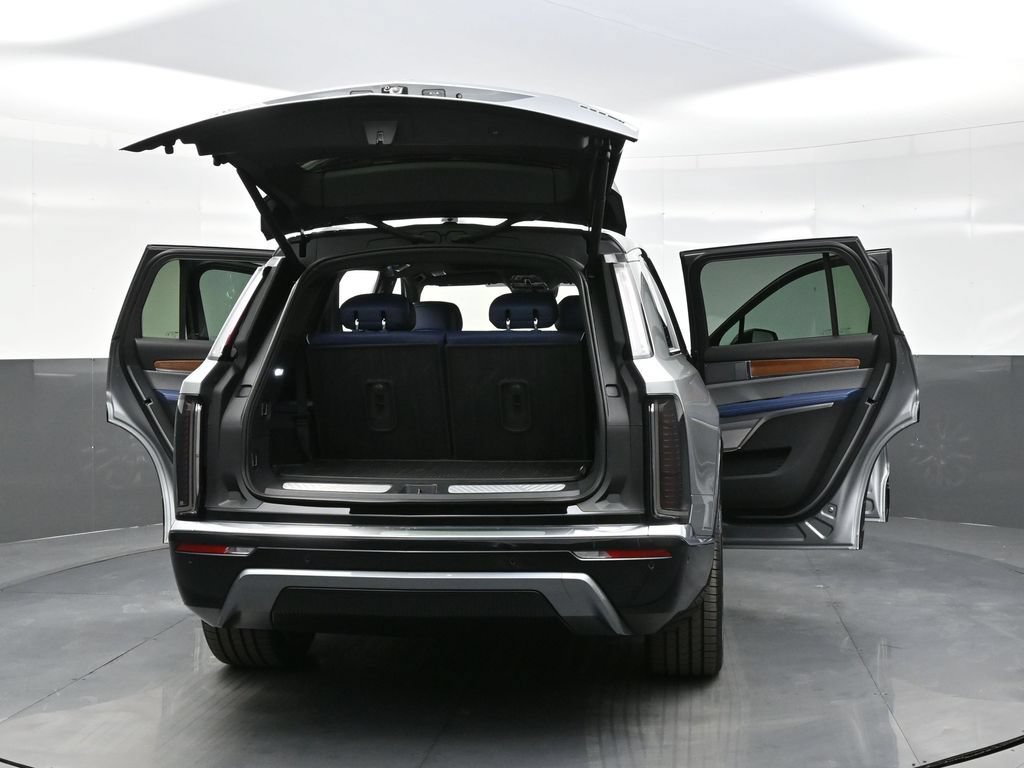 New 2026 Cadillac Vistiq Premium Luxury w/ LPO, Floor Liner Package AWD/4WD image 38
