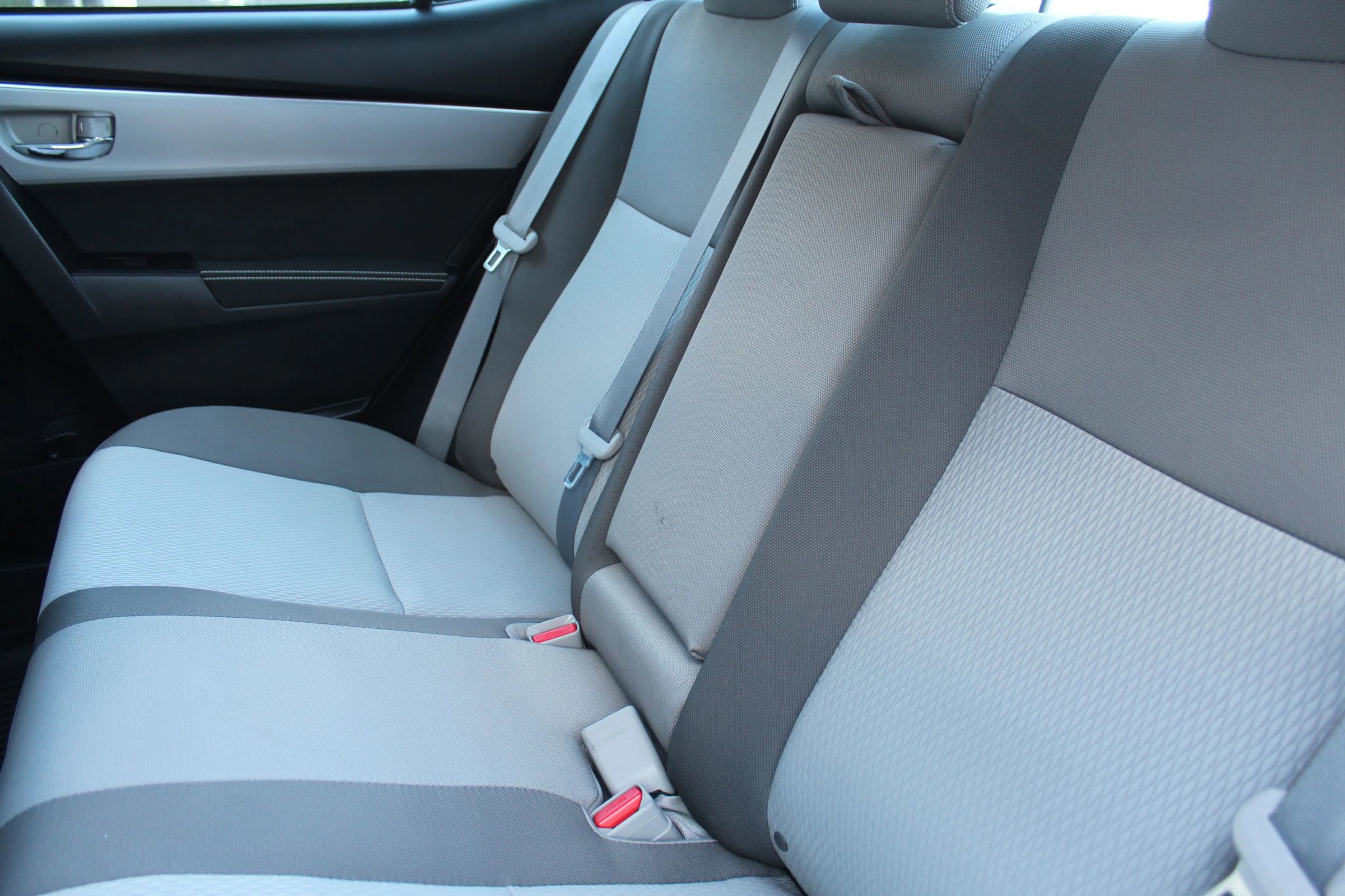 Used 2018 Toyota Corolla LE FWD image 13