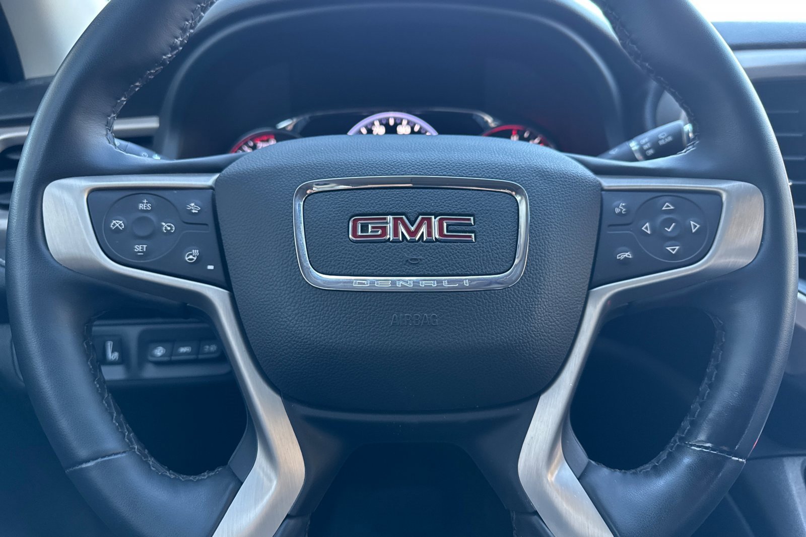 Used 2023 GMC Acadia Denali w/ Black Diamond Edition image 34