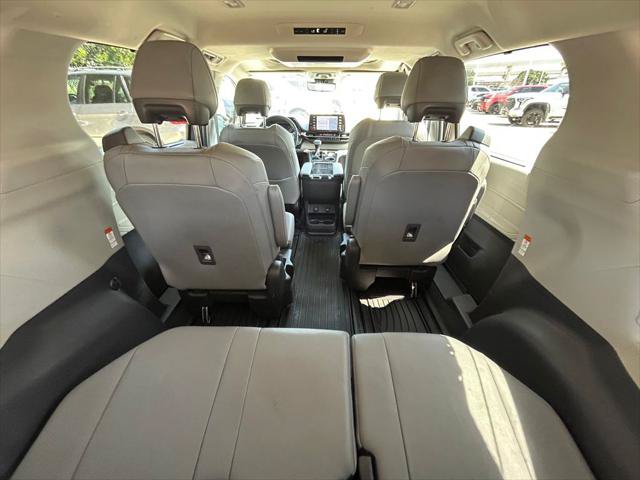 Certified 2023 Toyota Sienna Limited AWD/4WD image 17