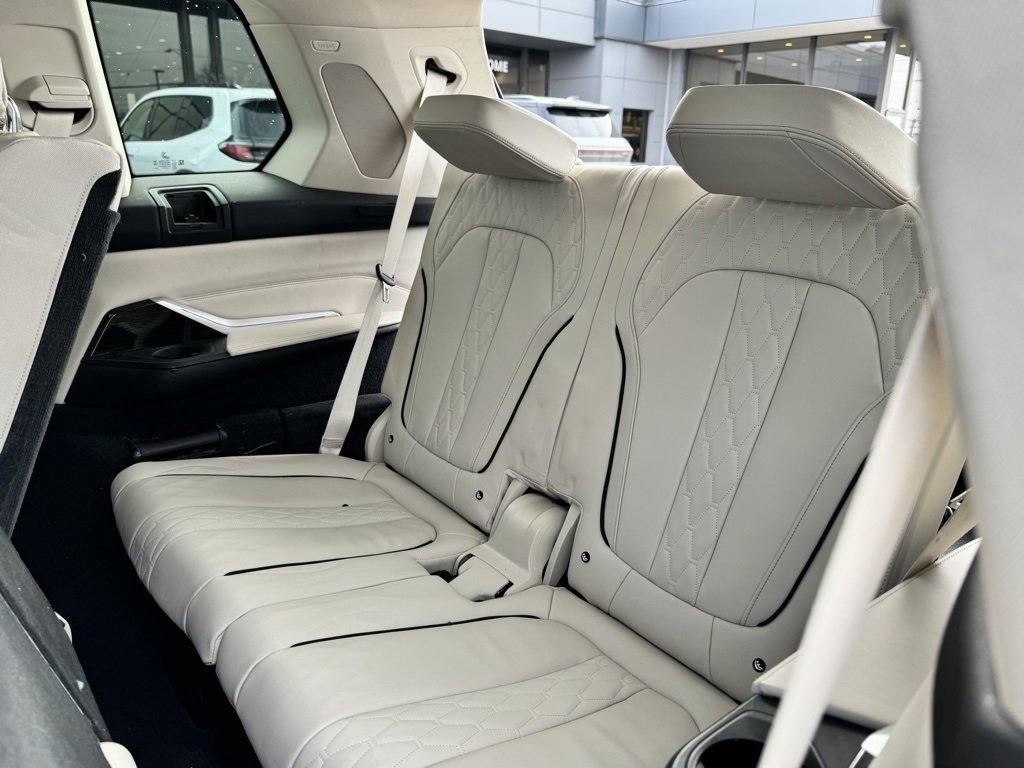 Used 2020 BMW X7 xDrive40i w/ Premium Package image 12