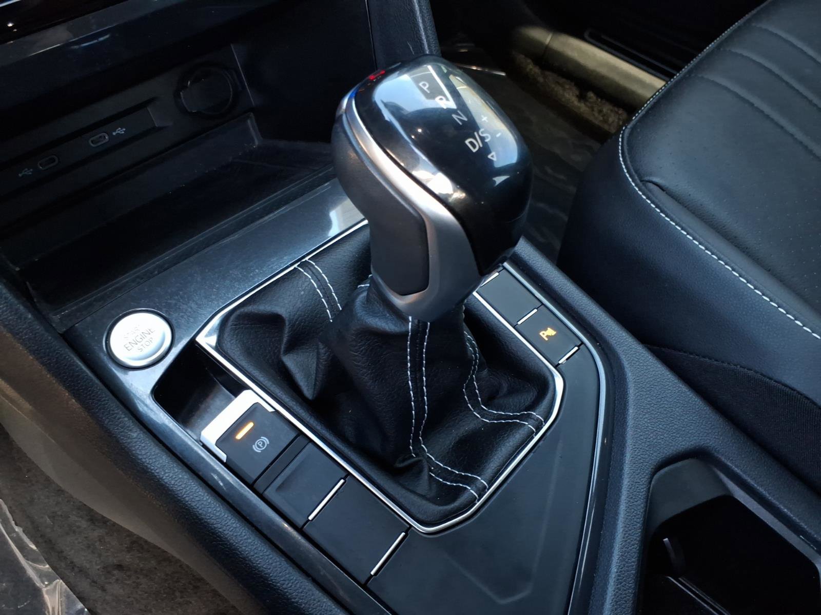 Certified 2023 Volkswagen Tiguan SE R-Line image 31