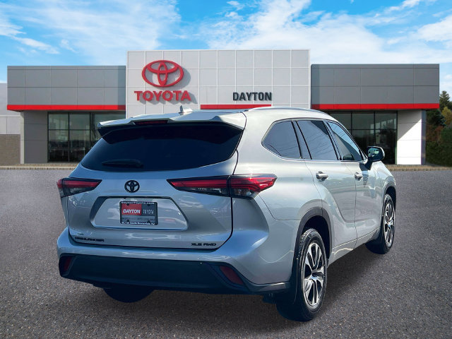 Used 2020 Toyota Highlander XLE AWD/4WD image 5