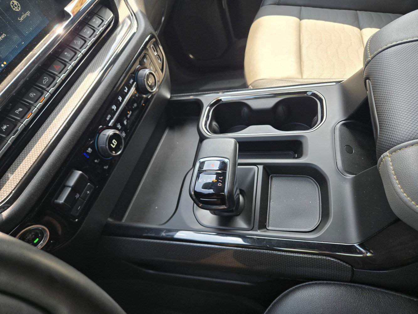 Used 2023 Chevrolet Silverado 1500 ZR2 w/ Technology Package AWD/4WD image 10