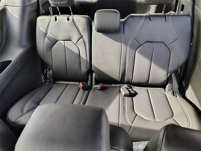 New 2026 Chrysler Pacifica Select image 3