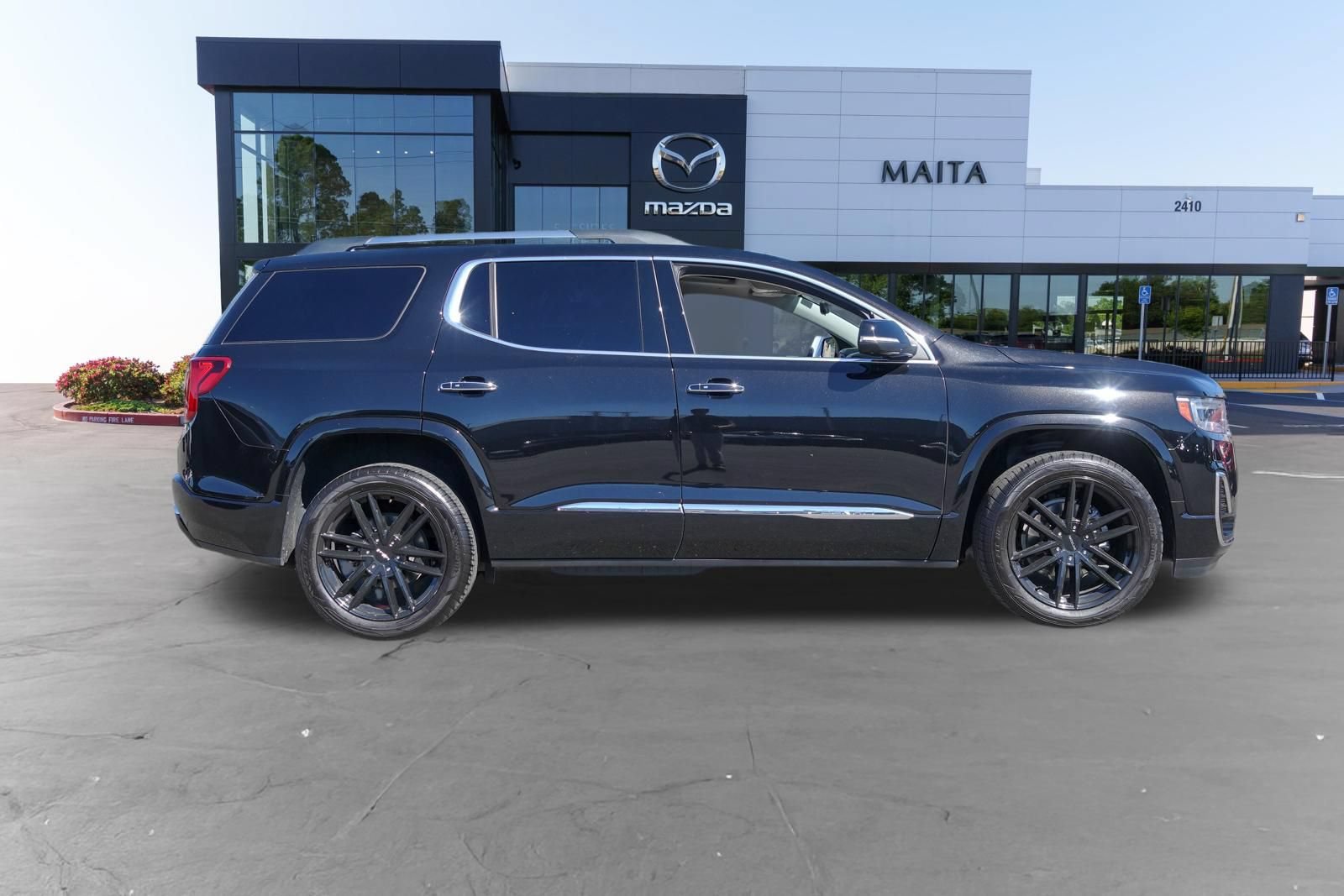 Used 2021 GMC Acadia Denali w/ Denali Ultimate Package AWD/4WD image 2