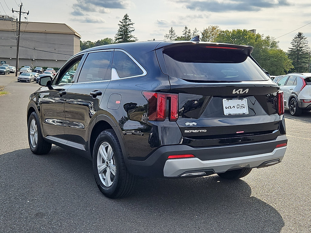Certified 2026 Kia Sorento LX FWD image 5