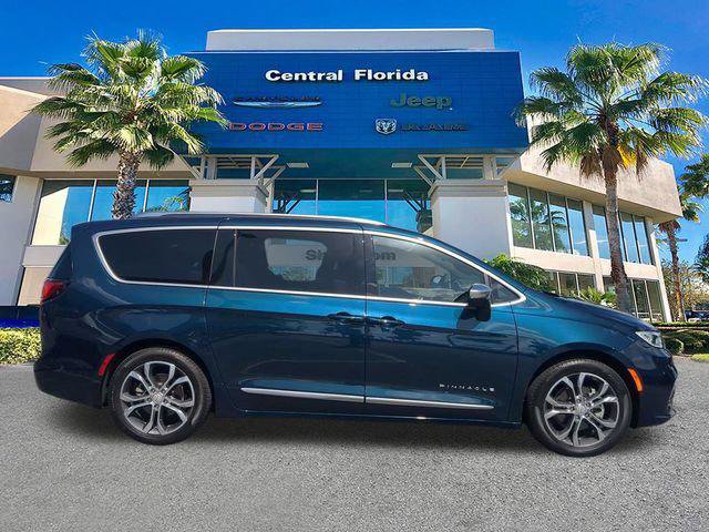 Certified 2025 Chrysler Pacifica Pinnacle w/ Trailer Tow Group FWD image 4