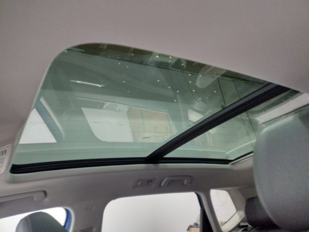 New 2025 Volkswagen Taos SEL image 20