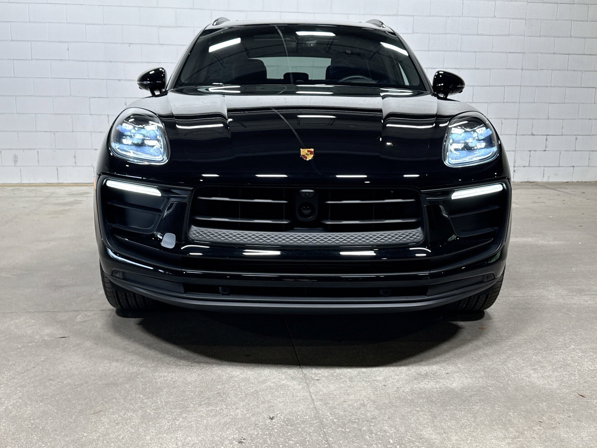 Certified 2026 Porsche Macan AWD/4WD image 9