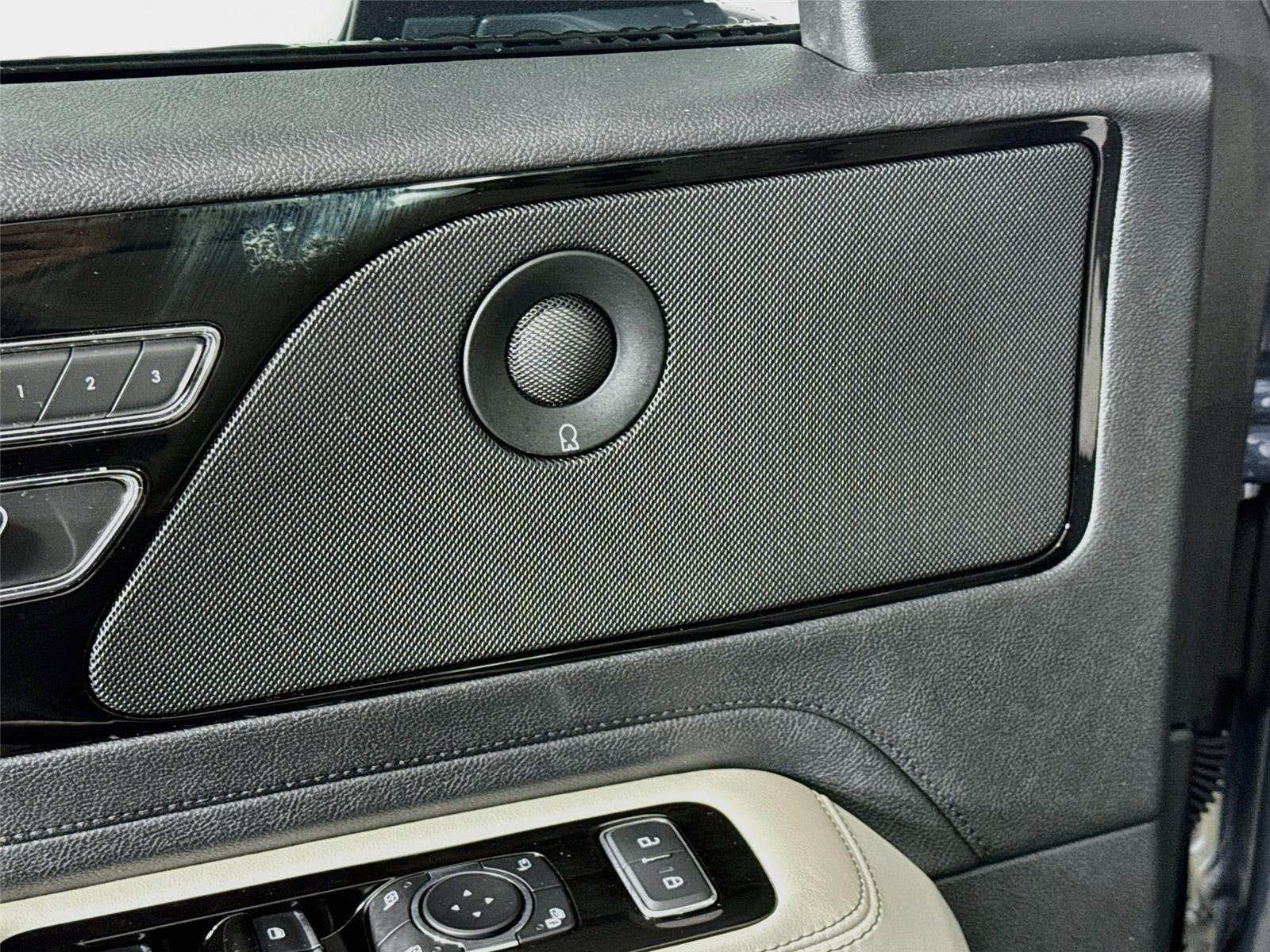 Used 2025 Lincoln Aviator AWD w/ Equipment Group 101A image 22