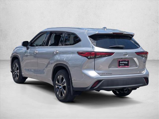 Used 2021 Toyota Highlander XLE AWD/4WD image 7