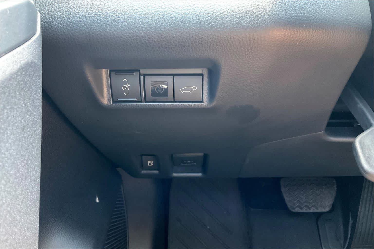Used 2026 Toyota RAV4 AWD image 33