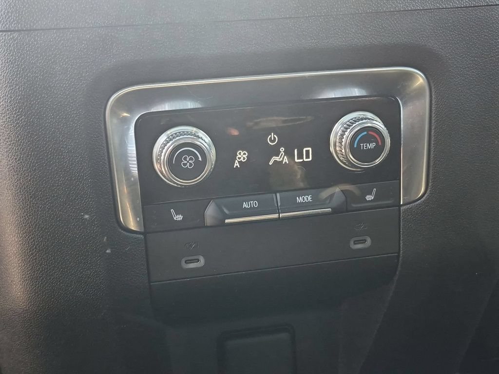 Used 2022 GMC Yukon XL AT4 AWD/4WD image 14