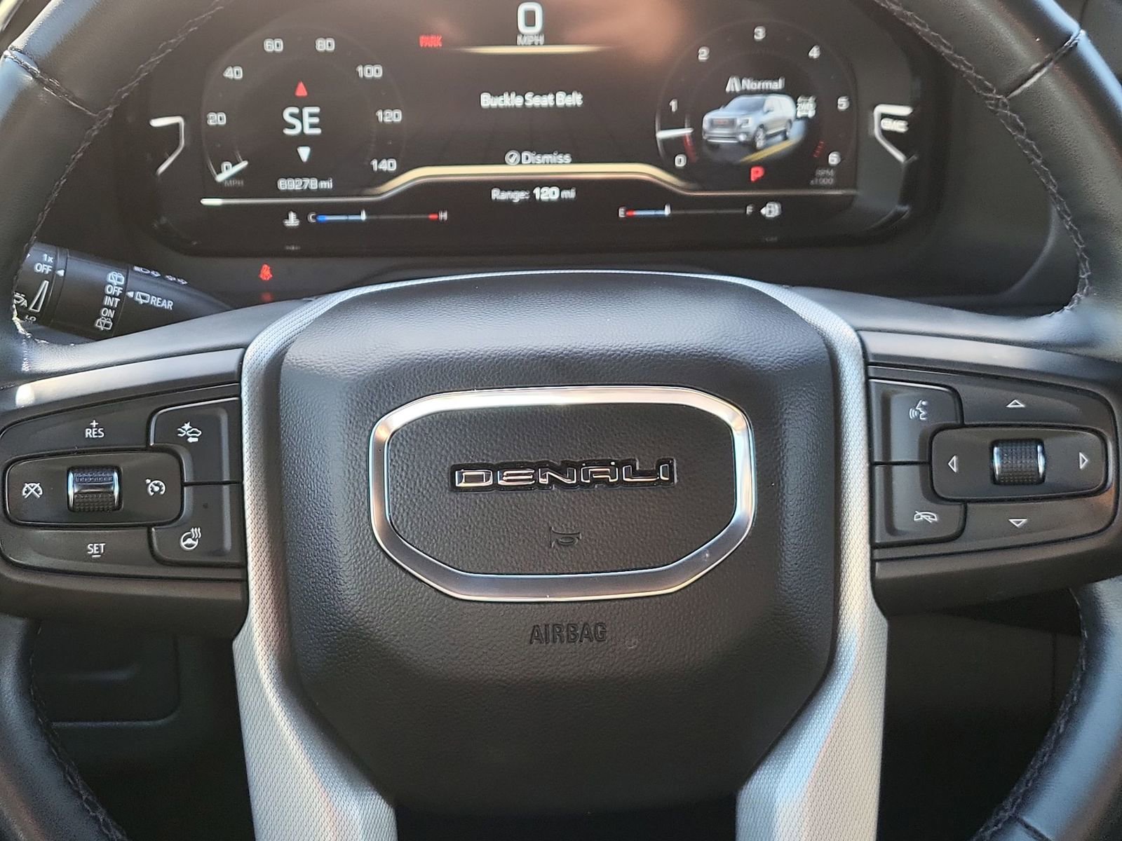 Used 2023 GMC Yukon XL Denali image 11