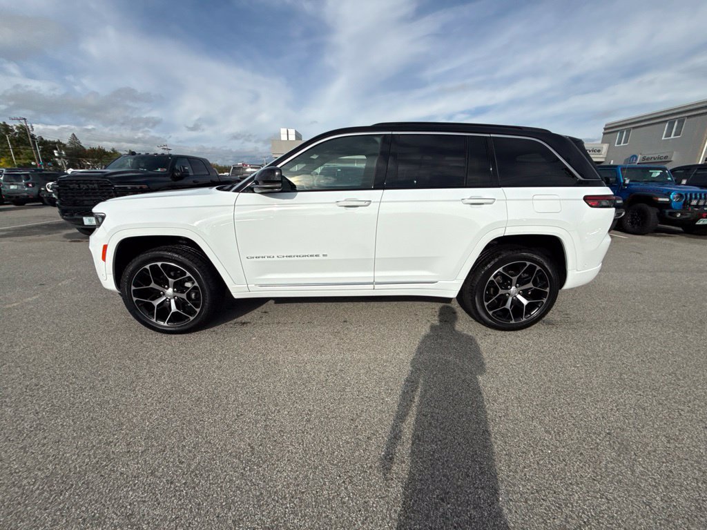 Certified 2025 Jeep Grand Cherokee Summit AWD/4WD image 2