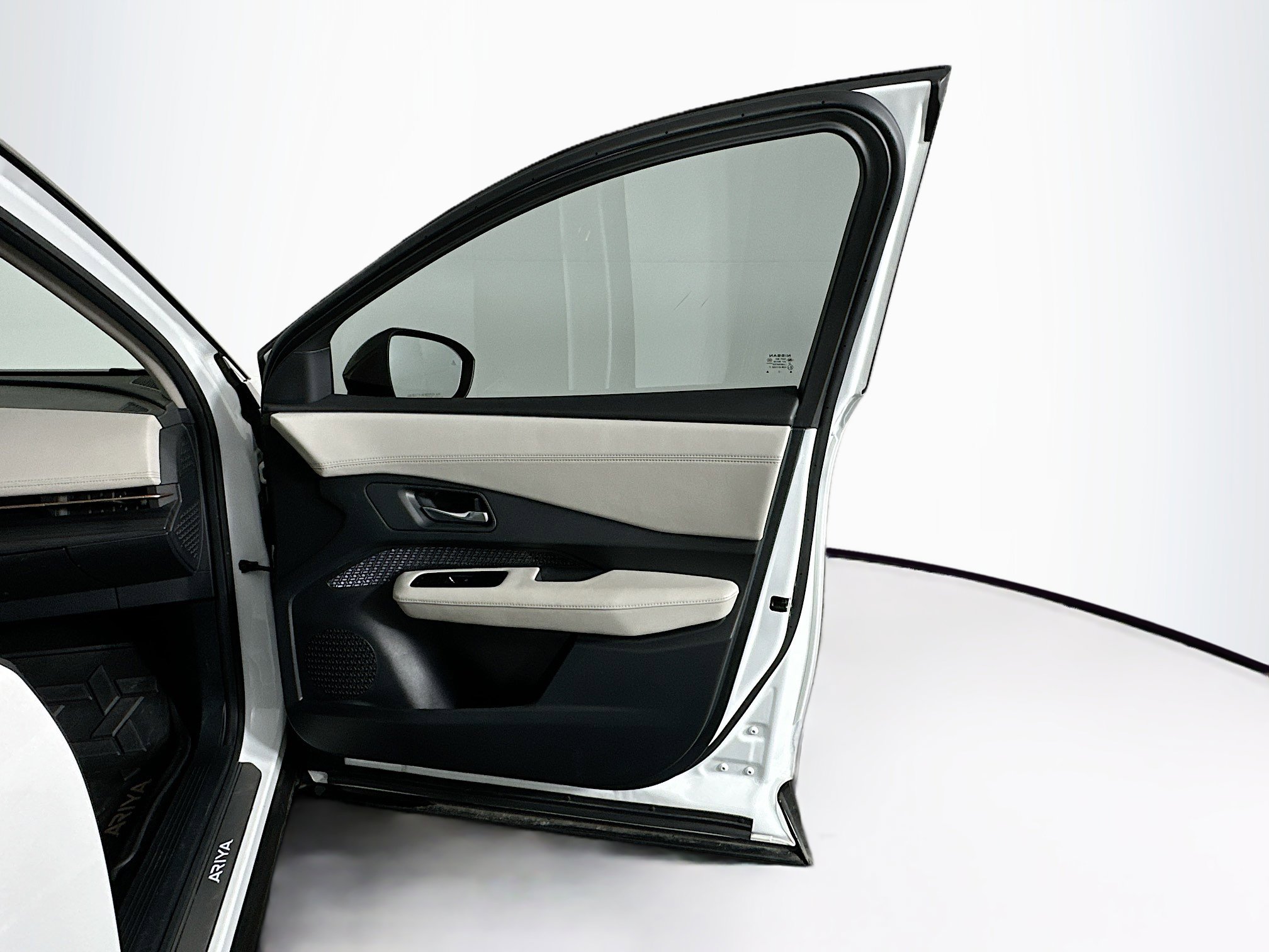 Used 2023 Nissan Ariya FWD image 34