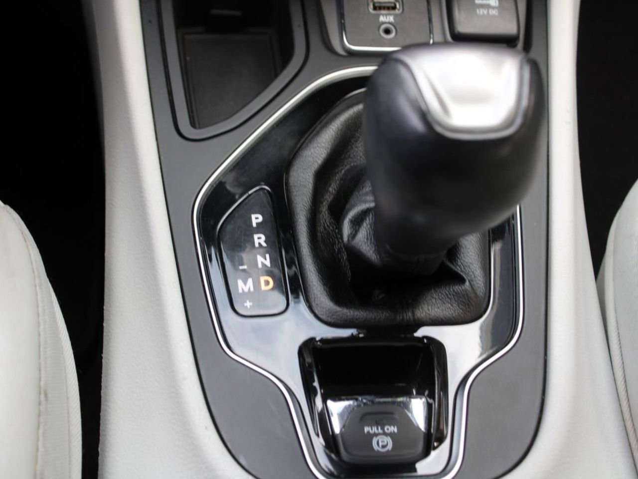 Used 2020 Jeep Cherokee Limited image 23