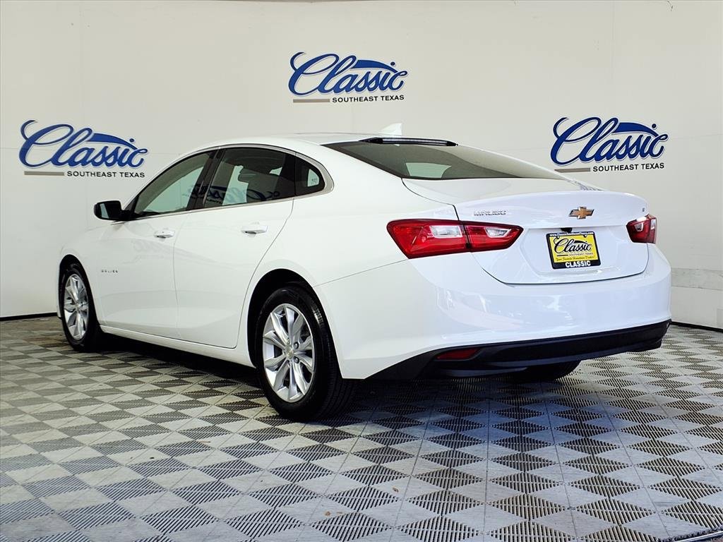 Used 2023 Chevrolet Malibu LT image 2