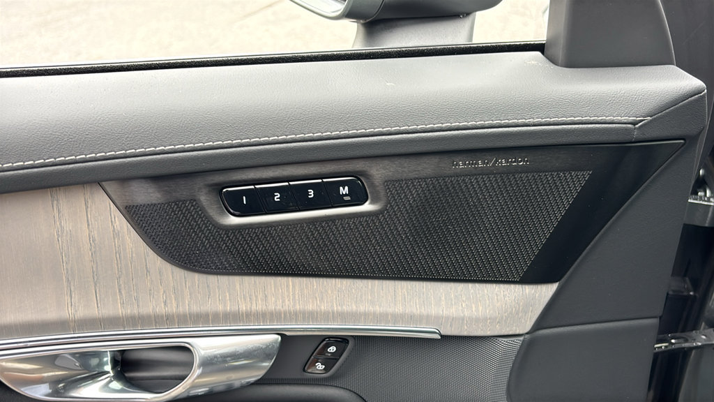 New 2027 Volvo XC90 T8 Ultra AWD/4WD image 13