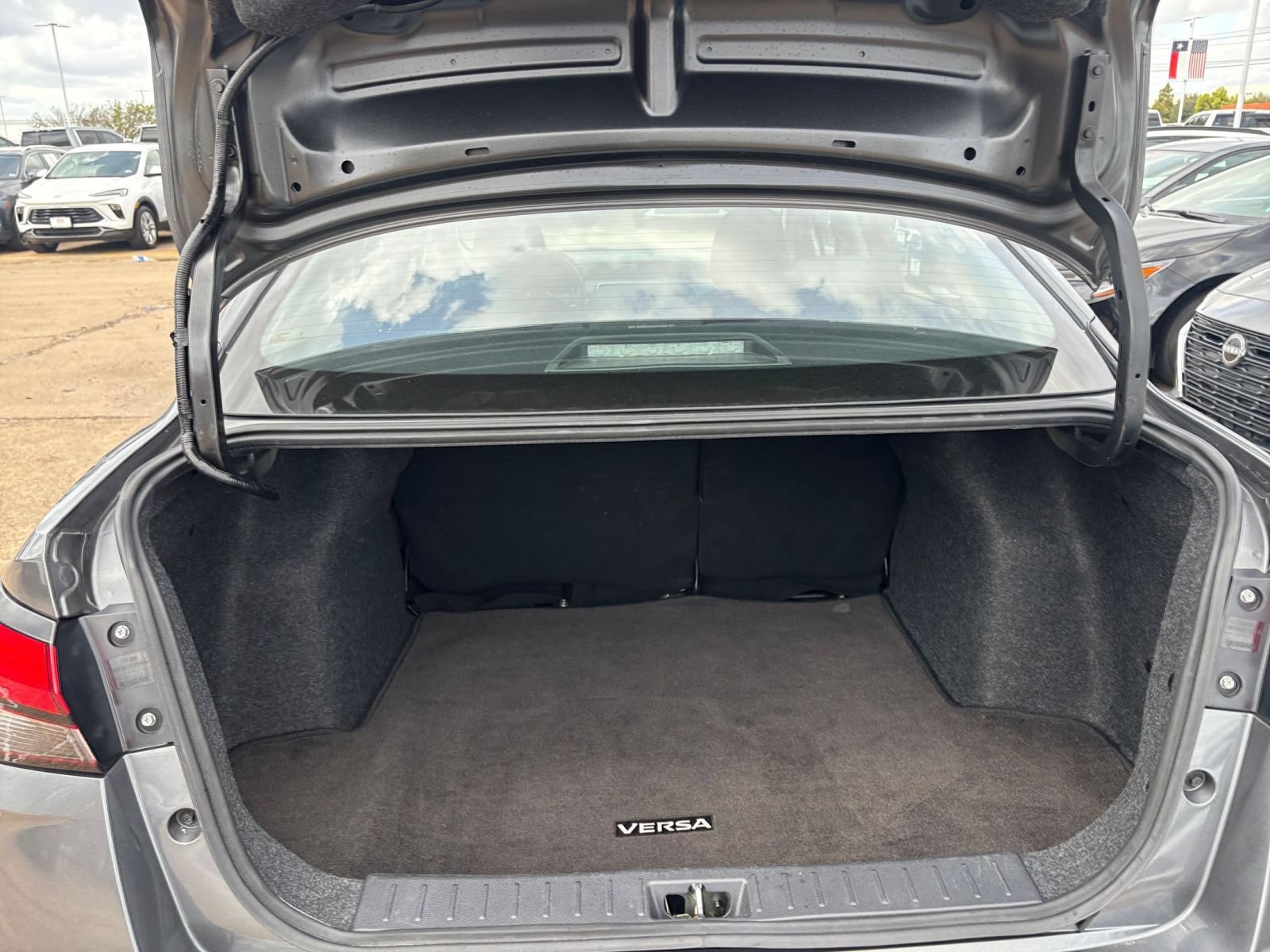 Used 2025 Nissan Versa SV FWD image 28