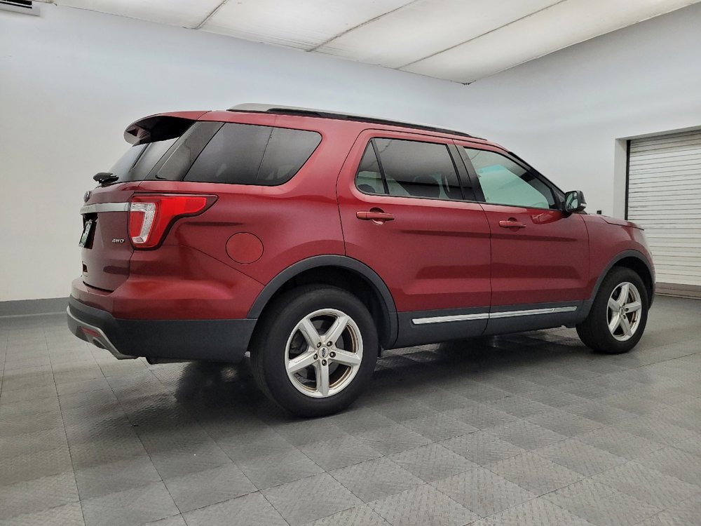 Used 2017 Ford Explorer XLT image 10